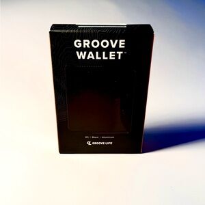 Groove Life M1 Wallet + Leather Sleeve
Add-On (Black Aluminum)